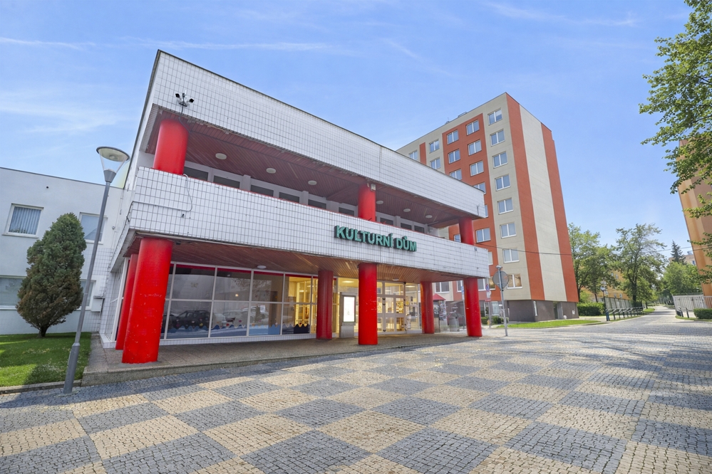 Exteriér zmodernizovaného kina